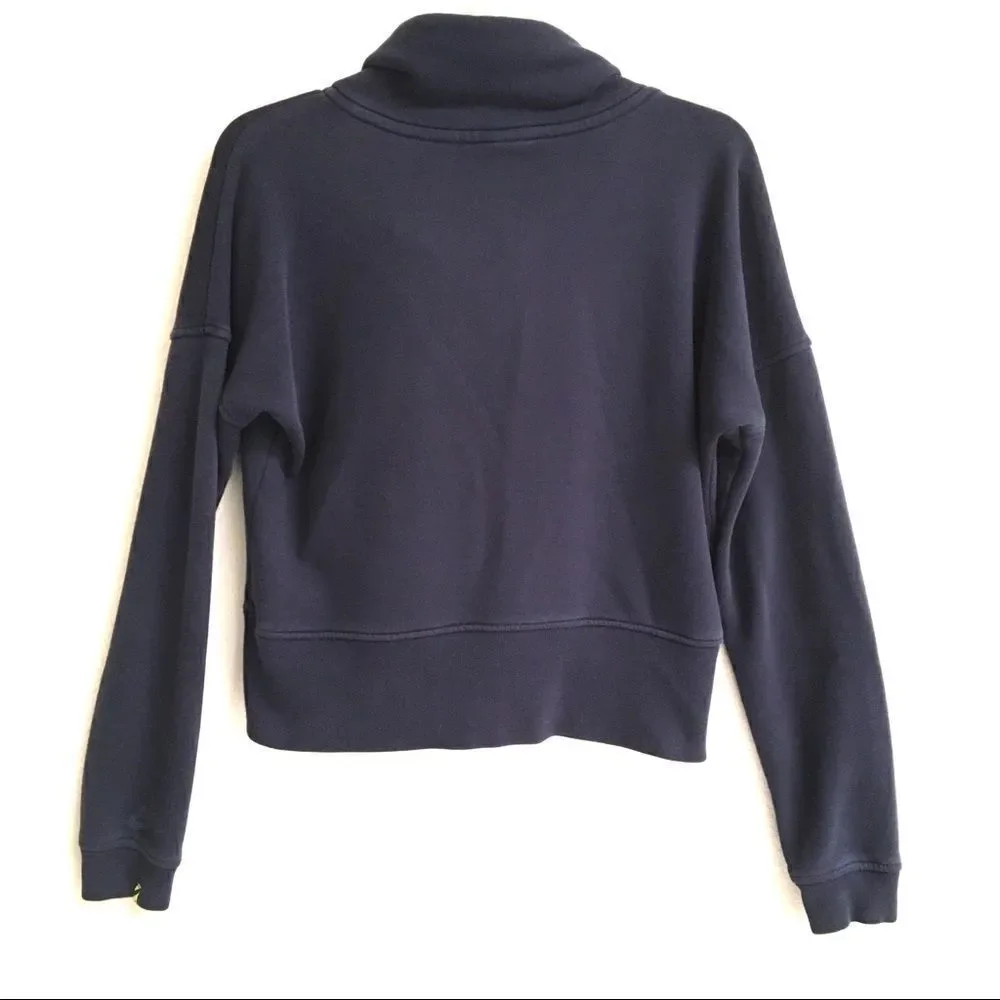 ‎Nike womens track & field funnel neck sweatshirt S